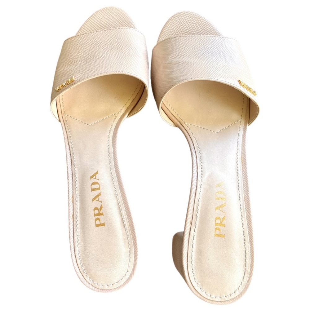 Prada 38